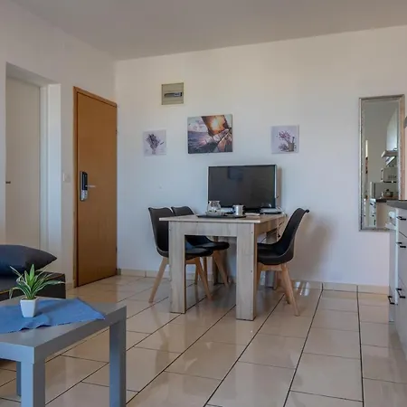 By The Sea - 21579 Apartment Vir