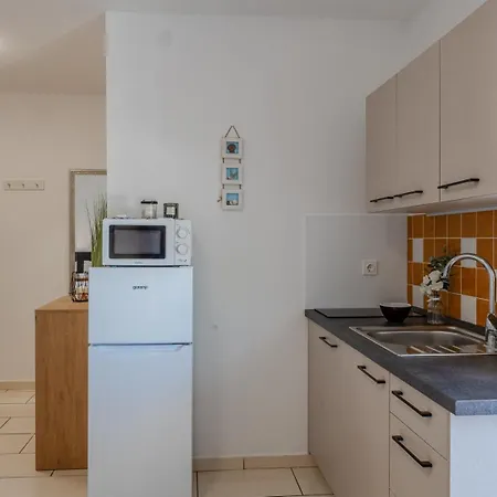 Apartment By The Sea - 21579 Vir