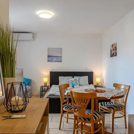 Apartment By The Sea - 21579 Vir