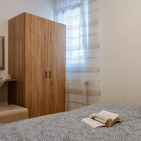 Apartment By The Sea - 21579 Vir